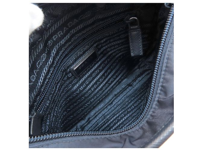 Borsa a tracolla Prada 2VH093 con logo metallico Blu navy - vista 5