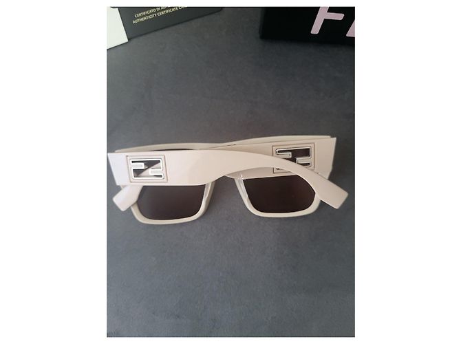Fendi Sonnenbrille Beige - Ansicht 2