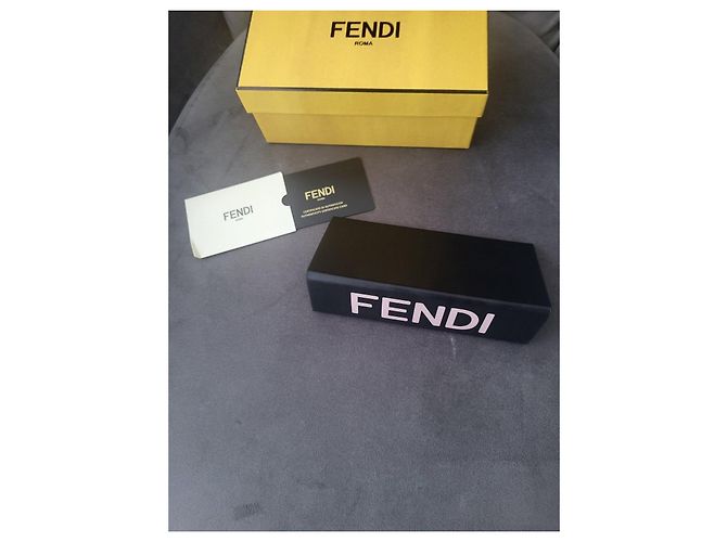 Fendi Sonnenbrille Beige - Ansicht 4