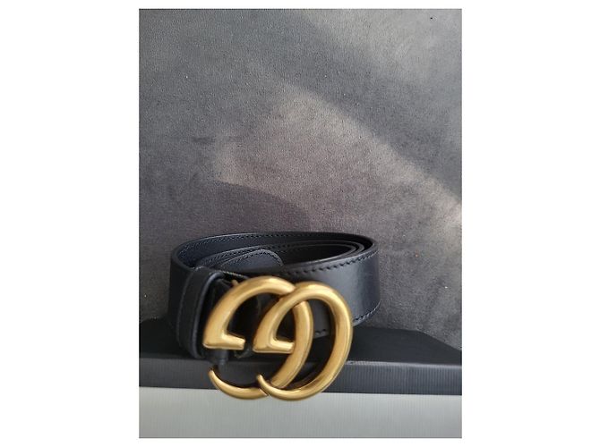 Gucci Cinto de couro preto com fivela GG dourada - vista 2