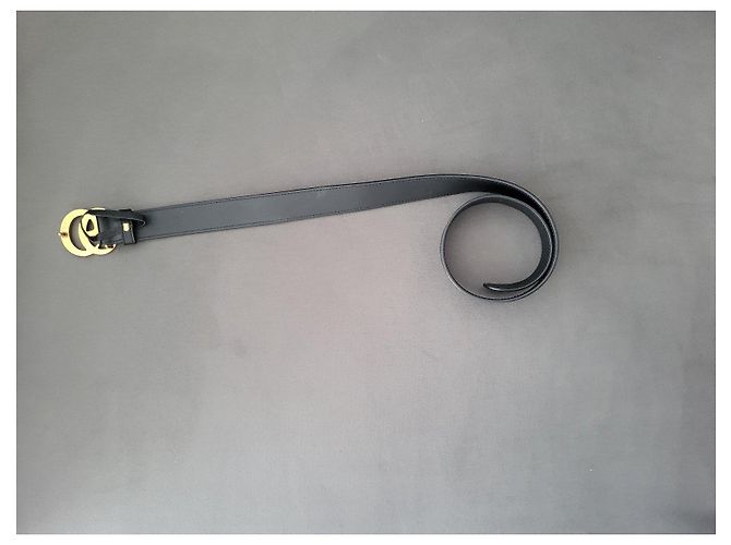 Gucci Cinto de couro preto com fivela GG dourada - vista 3