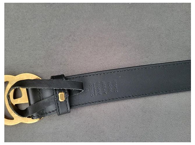 Gucci Cinto de couro preto com fivela GG dourada - vista 4