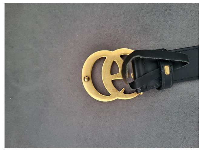 Gucci Cinto de couro preto com fivela GG dourada - vista 5