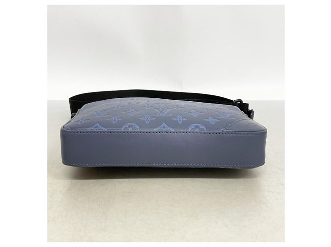 Borsa a tracolla Louis Vuitton Monogram Shadow Duo Blu navy - vista 3