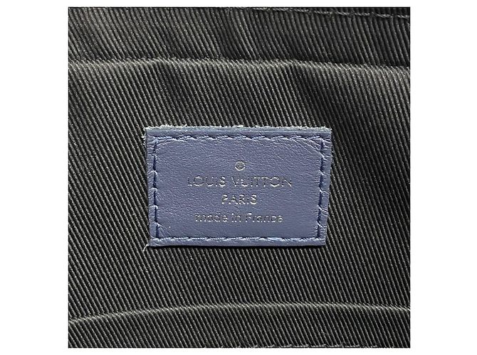 Borsa a tracolla Louis Vuitton Monogram Shadow Duo Blu navy - vista 5