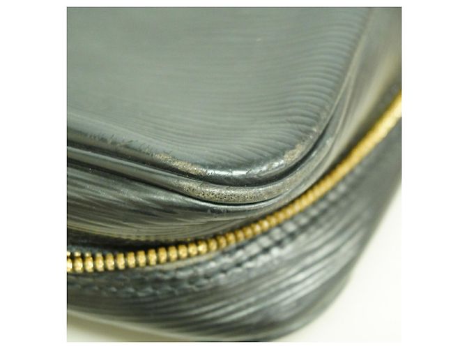 Valigetta in pelle Epi Louis Vuitton Nero - vista 7