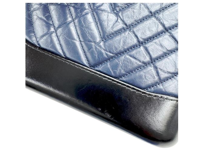 Borsa a tracolla Chanel Gabrielle de Small Hobo V-stitch Chevron in pelle di vitello Nero Blu navy - vista 11