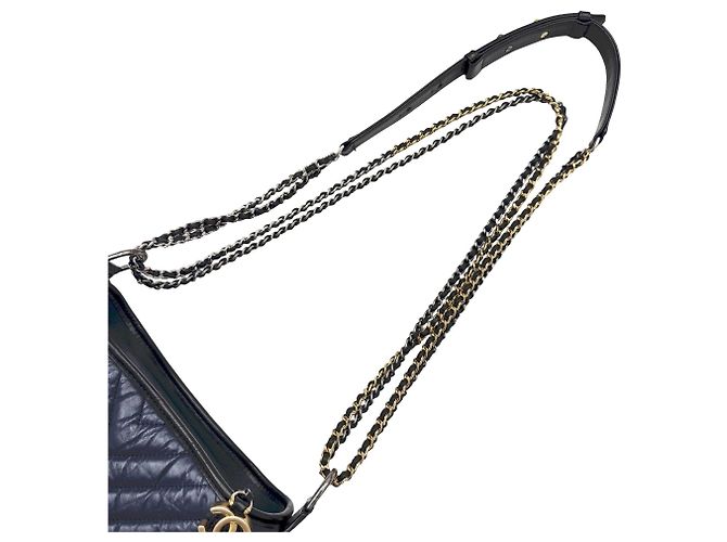 Borsa a tracolla Chanel Gabrielle de Small Hobo V-stitch Chevron in pelle di vitello Nero Blu navy - vista 12