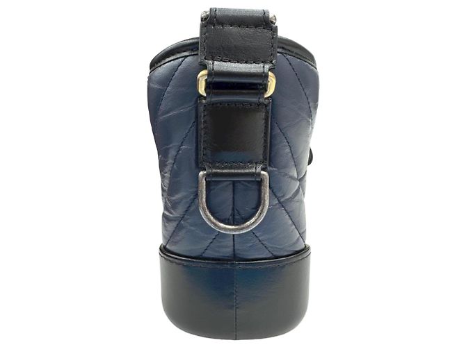 Borsa a tracolla Chanel Gabrielle de Small Hobo V-stitch Chevron in pelle di vitello Nero Blu navy - vista 3