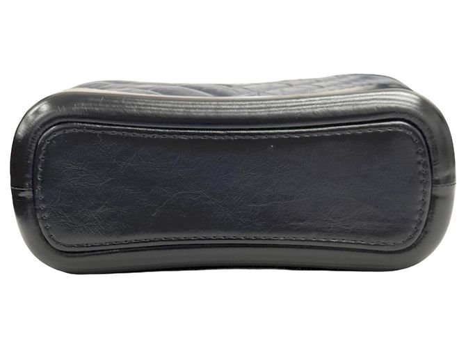 Borsa a tracolla Chanel Gabrielle de Small Hobo V-stitch Chevron in pelle di vitello Nero Blu navy - vista 5