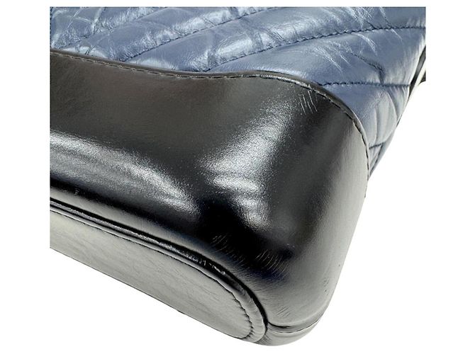 Borsa a tracolla Chanel Gabrielle de Small Hobo V-stitch Chevron in pelle di vitello Nero Blu navy - vista 9
