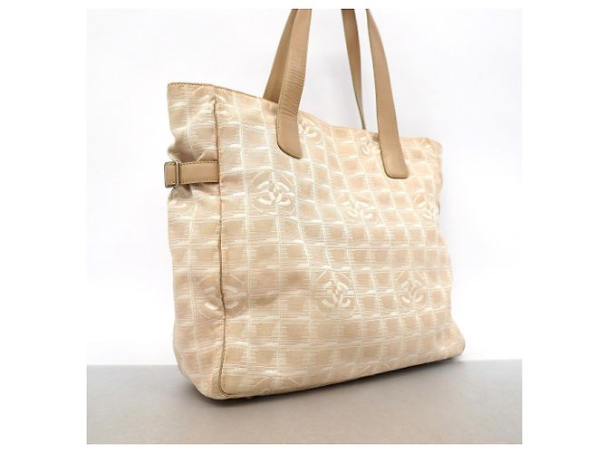 Borsa Tote in Nylon Chanel New Travel Beige - vista 2