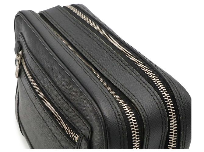 Louis Vuitton Taiga Pavel Clutch Bag Grau - Ansicht 6