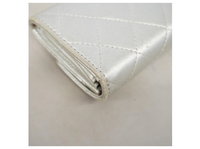Tarjetero de piel de cordero matelassé Chanel Plata - vista 6