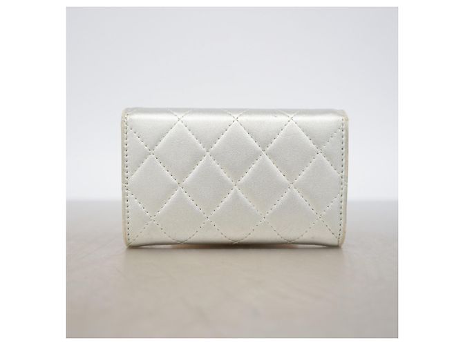 Tarjetero de piel de cordero matelassé Chanel Plata - vista 9