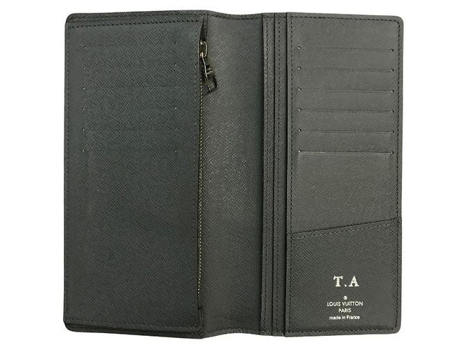 Louis Vuitton Taiga Portefeuille Brazza Long Wallet Castaño - vista 4