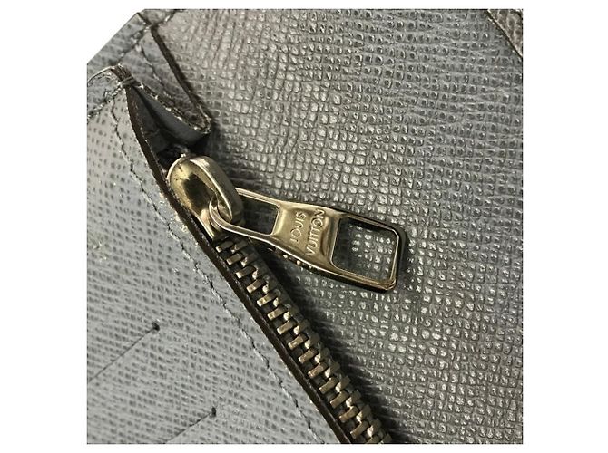 Louis Vuitton Taiga Portefeuille Brazza Long Wallet Castaño - vista 6