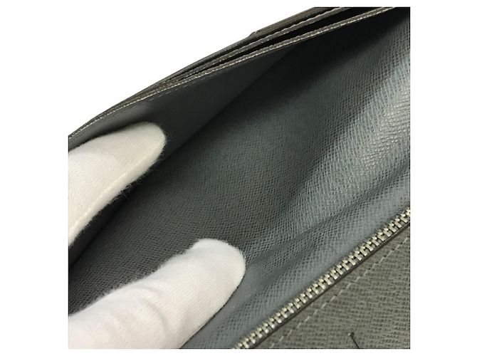 Louis Vuitton Taiga Portefeuille Brazza Long Wallet Castaño - vista 8