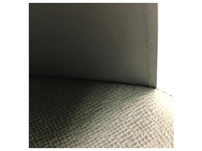 Louis Vuitton Taiga Portefeuille Brazza Long Wallet Castaño - vista 9