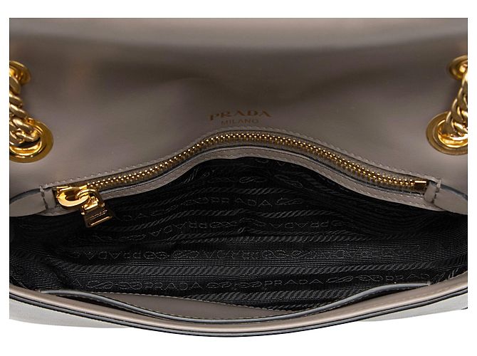 Borsa a tracolla con patta in Saffiano Prada Grigio - vista 6
