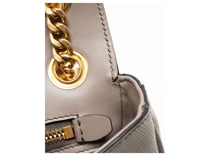 Borsa a tracolla con patta in Saffiano Prada Grigio - vista 9