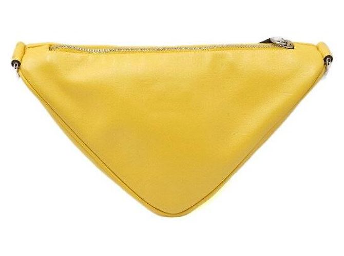 Prada Bolso de hombro y bolso bandolera en cuero amarillo con logotipo triangular - vista 4