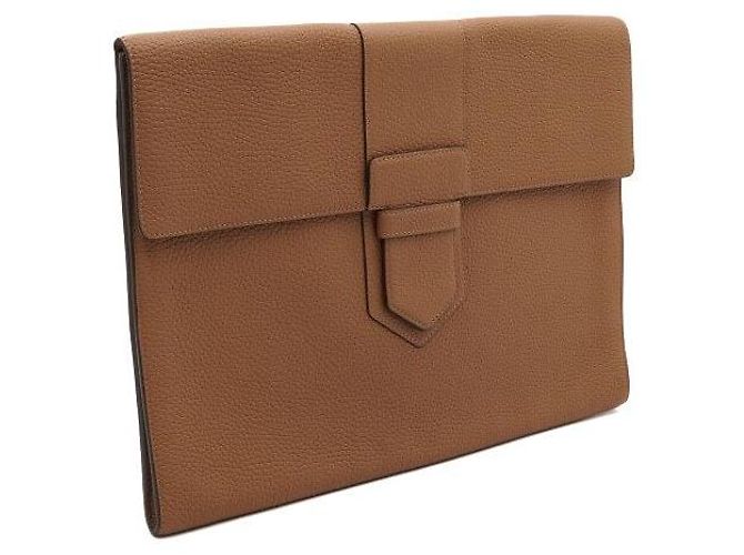 Delvaux Bolso Clutch Pouch Unisex de Piel de Vitello Marrón Camel - vista 3