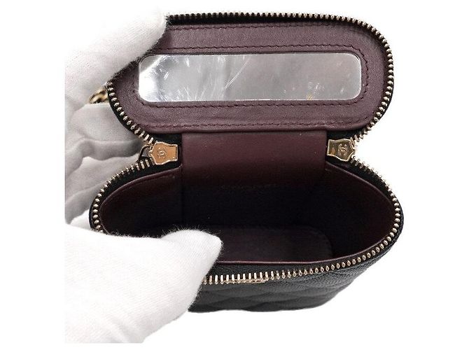 Vanity Chanel Mini beauty case Black Caviar con catena dorata, borsa a tracolla e crossbody Nero - vista 6
