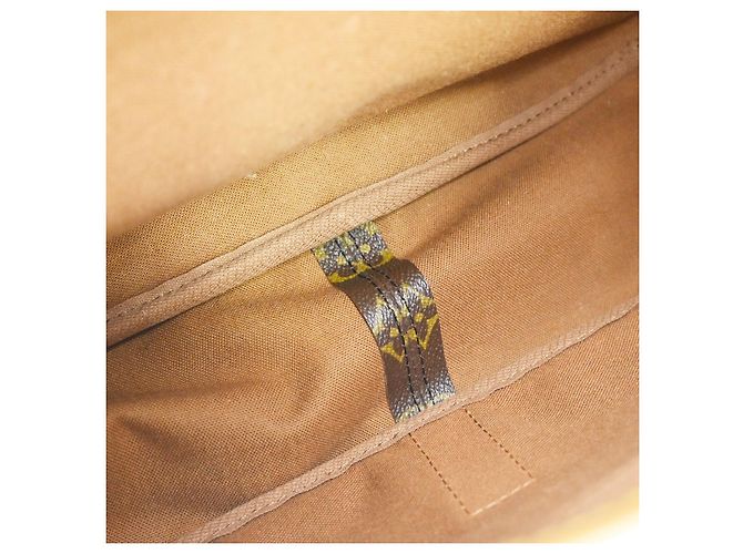 Louis Vuitton Saumur Monogram Canvas Marrone - vista 3