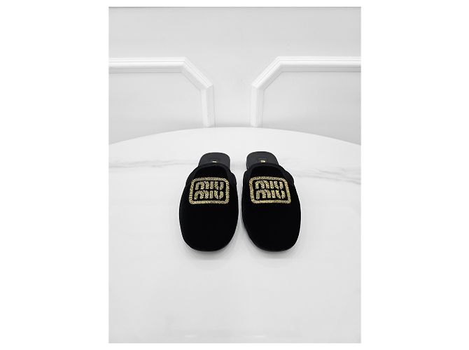 Miu Miu Pantofole in Velluto con Logo Nero - vista 2