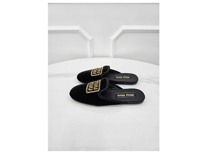 Miu Miu Pantofole in Velluto con Logo Nero - vista 5