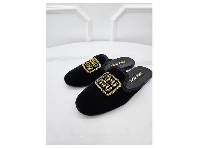 Miu Miu Pantofole in Velluto con Logo Nero - vista 6