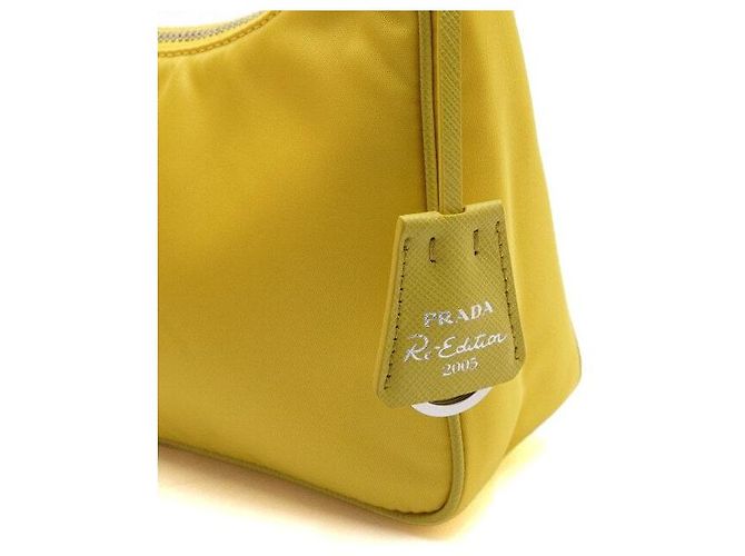 Tote Prada Borsa Hobo Re-Edition in nylon giallo - vista 10