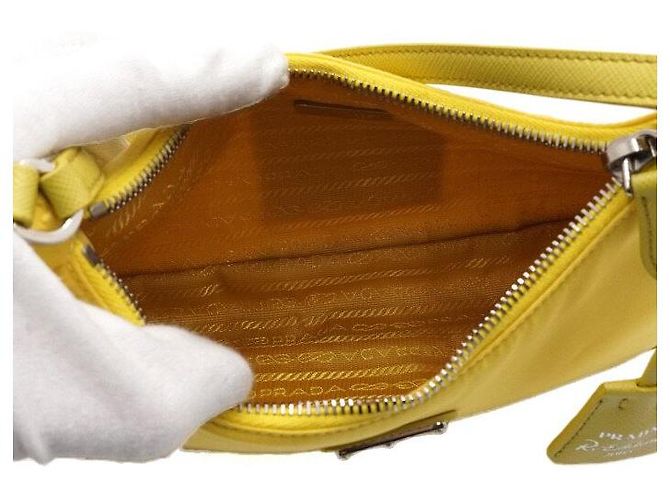 Tote Prada Borsa Hobo Re-Edition in nylon giallo - vista 5