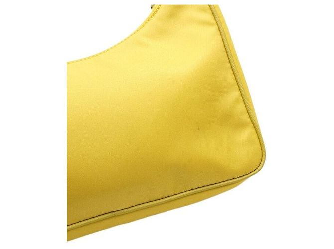 Tote Prada Borsa Hobo Re-Edition in nylon giallo - vista 7