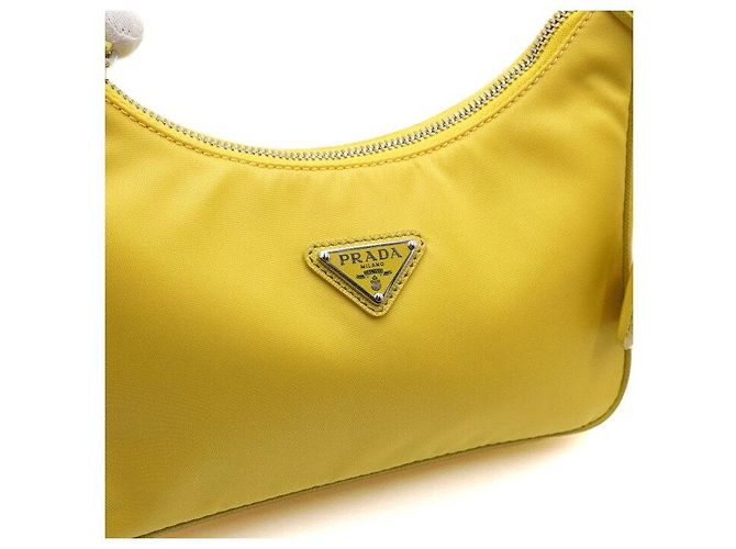 Tote Prada Borsa Hobo Re-Edition in nylon giallo - vista 9