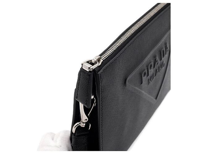 Prada Clutch con tracolla logo triangolare in pelle Saffiano nera Nero - vista 8