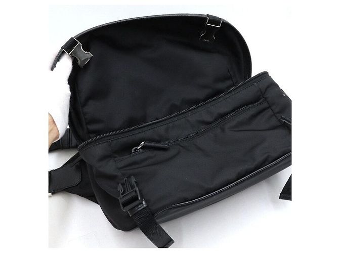 Prada Black Re-Nylon Biker Umhängetasche Medium - Ansicht 6