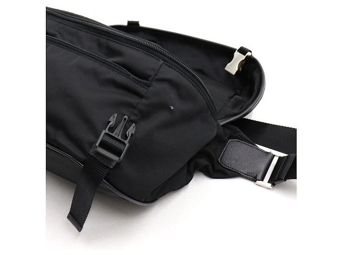 Prada Black Re-Nylon Biker Umhängetasche Medium - Ansicht 7