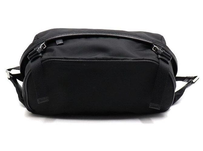 Prada Black Re-Nylon Biker Umhängetasche Medium - Ansicht 8