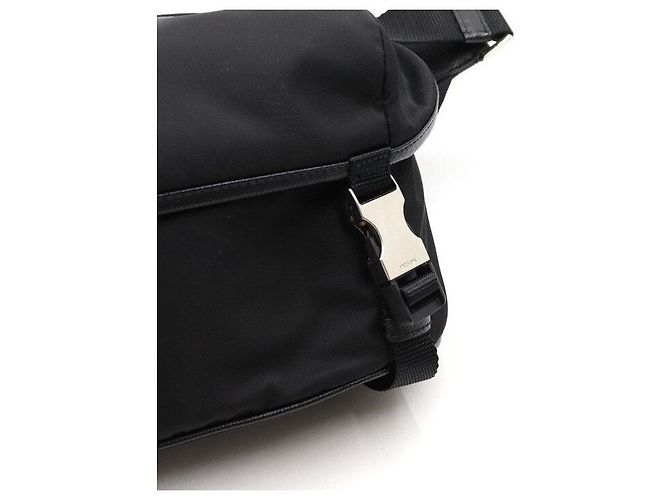 Prada Black Re-Nylon Biker Umhängetasche Medium - Ansicht 9