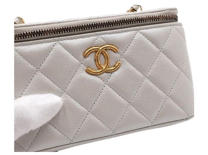 Vanity Chanel Beauty case Caviar Grigio Perla con catena dorata Marrone - vista 10
