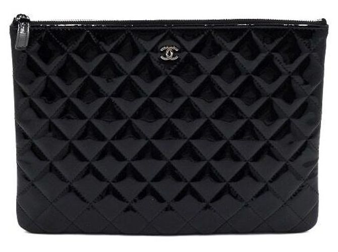 Chanel Clutch Black Patent Leather Silver CC Classic New Medium - vista 2