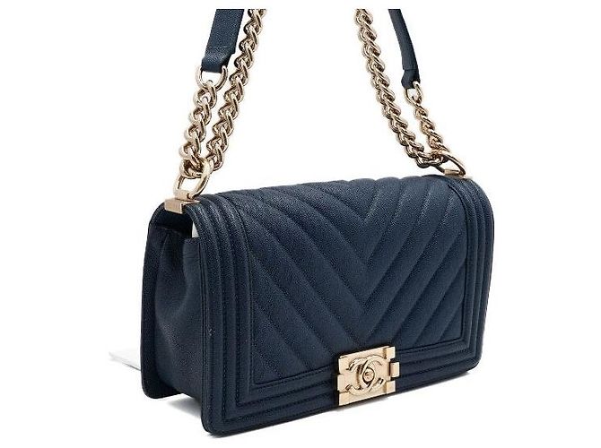 Chanel Borsa a Spalla Boy Chevron Blu Caviar Medium Flap con Catena Oro - vista 3