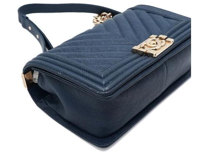 Chanel Borsa a Spalla Boy Chevron Blu Caviar Medium Flap con Catena Oro - vista 8
