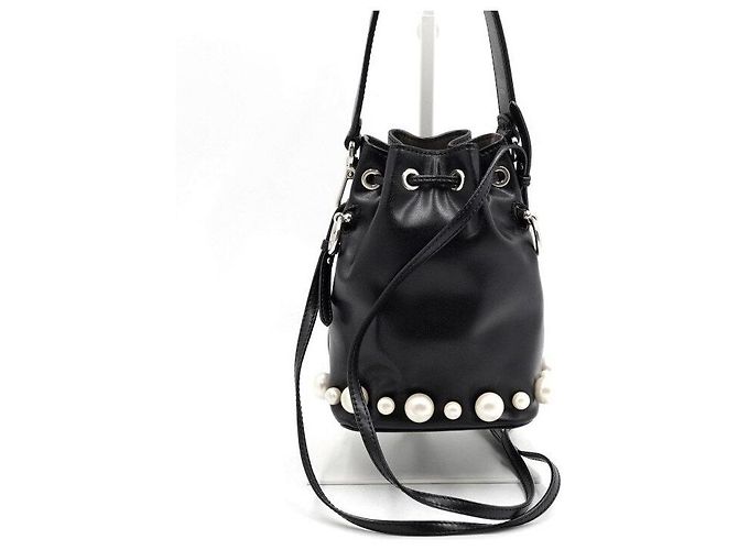 Fendi Mini borsa a secchiello e borsa a tracolla Montreggio in pelle nera decorata con perle - vista 4