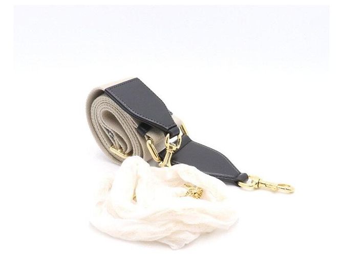 Gucci Mini bolsa de ombro e transversal em matelassé com relevo GG preto e corrente dourada - vista 6