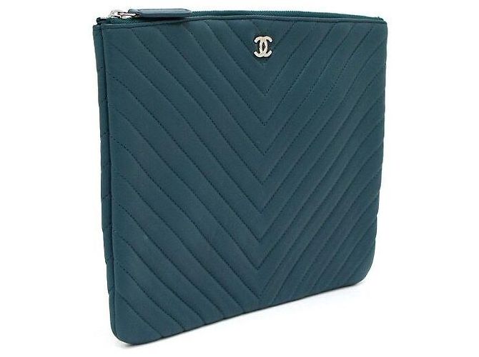 Chanel Medium Clutch Bag aus Lammleder mit Chevron-Muster - Ansicht 3
