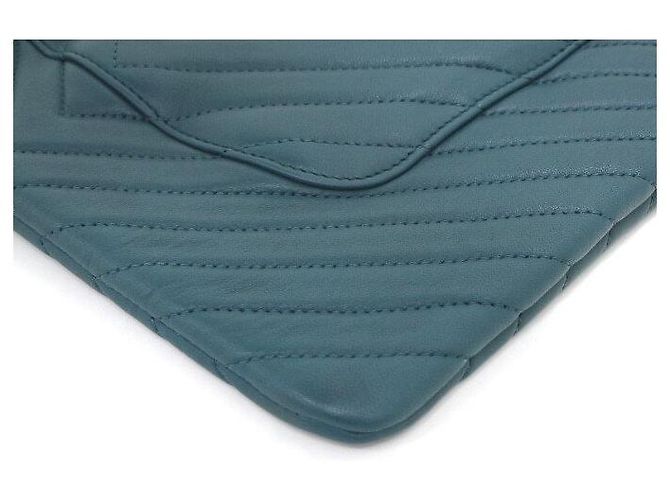 Chanel Medium Clutch Bag aus Lammleder mit Chevron-Muster - Ansicht 6