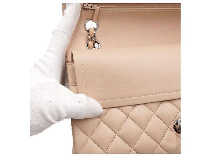 Chanel Borsa a tracolla classica in agnello beige con catena argentata media Marrone - vista 9